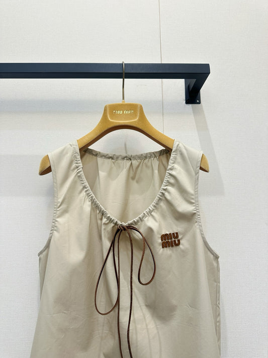 Beige vest dress with contrasting leather label