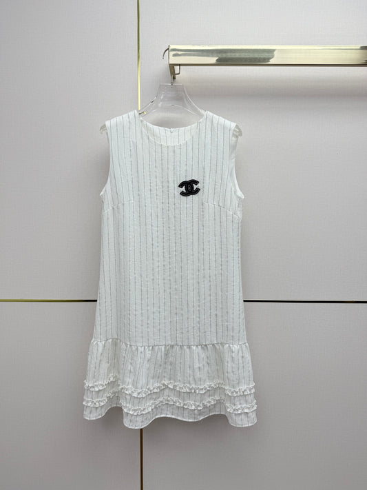 Beige vest dress with contrasting leather label