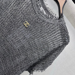 Raw-edged short-sleeved knit top