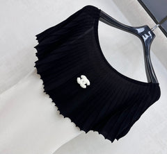 Black and white color-blocked knitwear