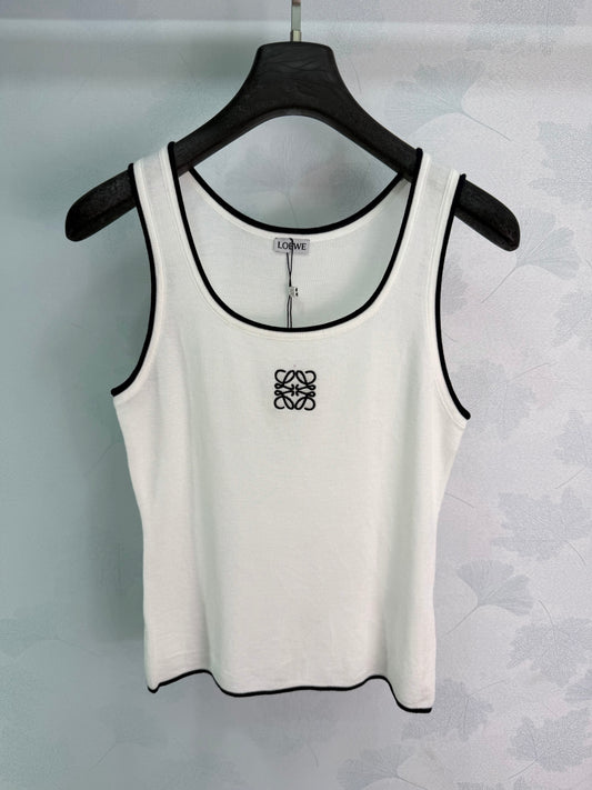 New knitted vest