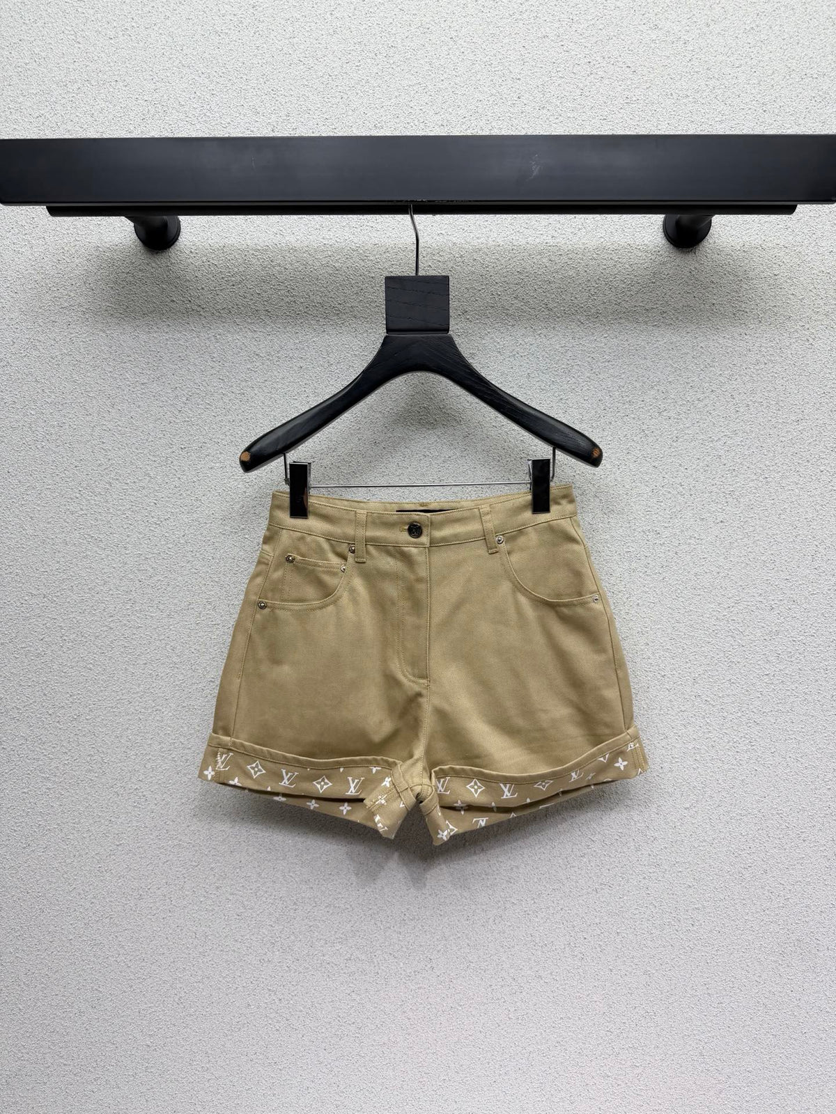 Khaki rolled-up denim short