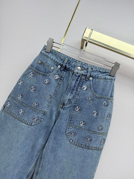 Back pocket rhinestone jeans