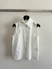 Minimalist French-style sleeveless shirt