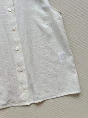 Minimalist French-style sleeveless shirt