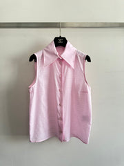 Minimalist French-style sleeveless shirt