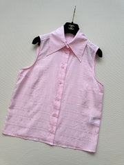 Minimalist French-style sleeveless shirt