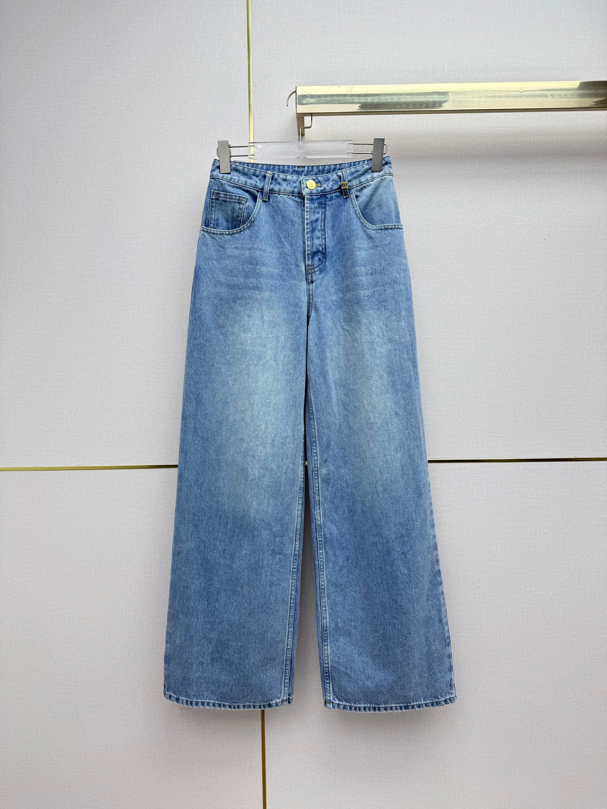 High-waisted wide-leg jeans
