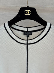 Short-sleeved knit top