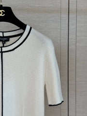 Short-sleeved knit top