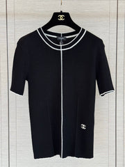 Short-sleeved knit top