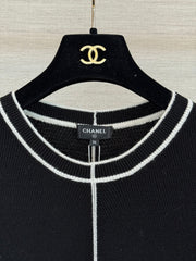 Short-sleeved knit top