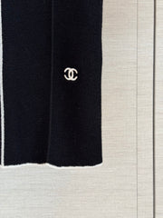 Short-sleeved knit top