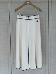 Short-sleeved knit top