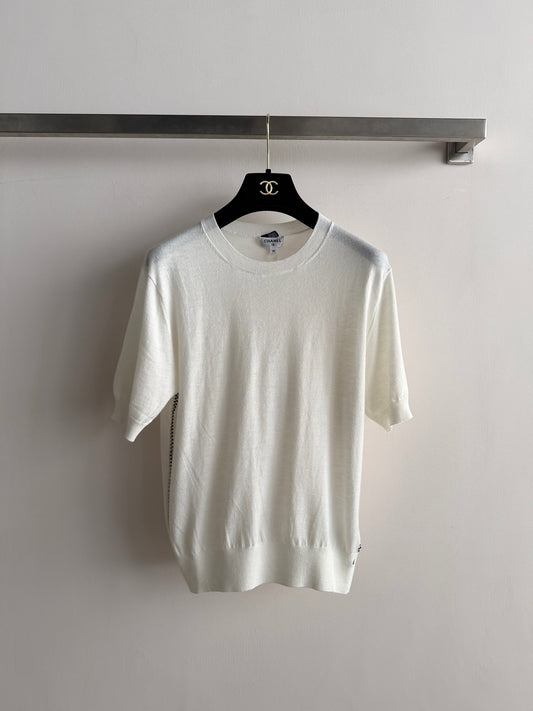 Short-sleeved knit top