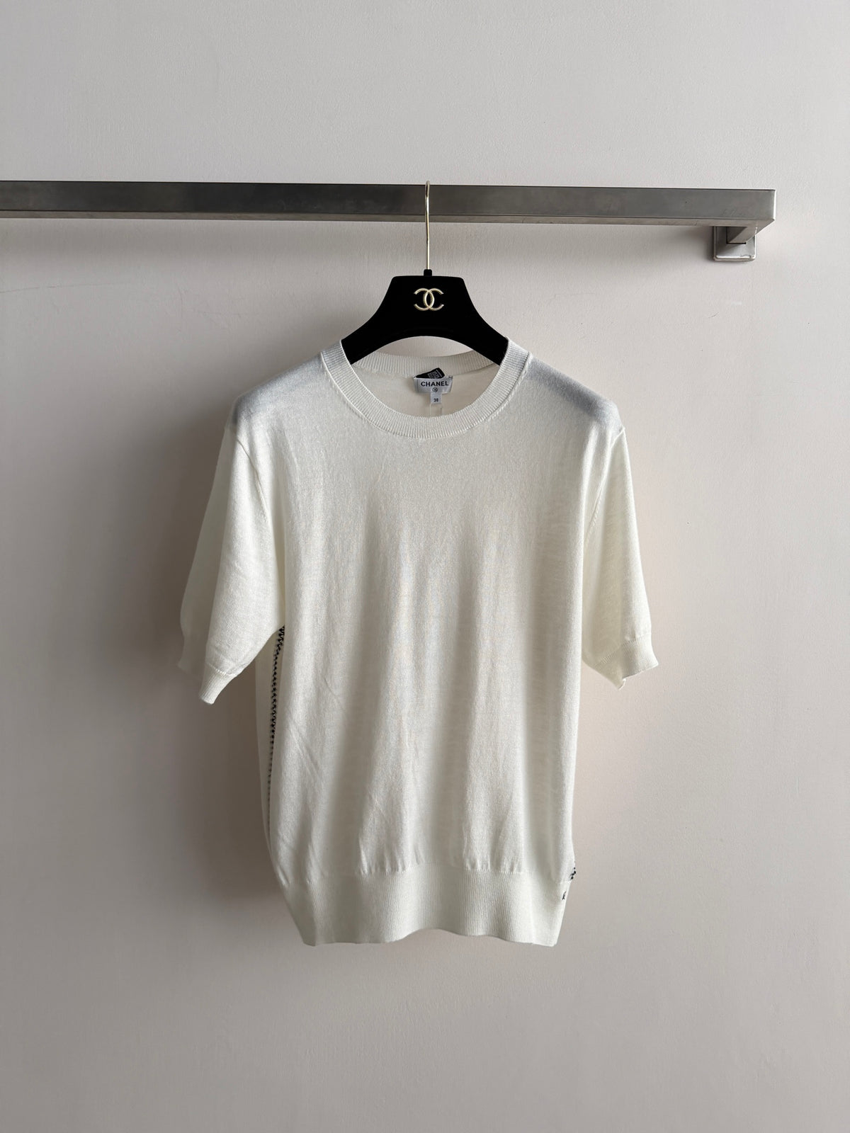 Short-sleeved knit top