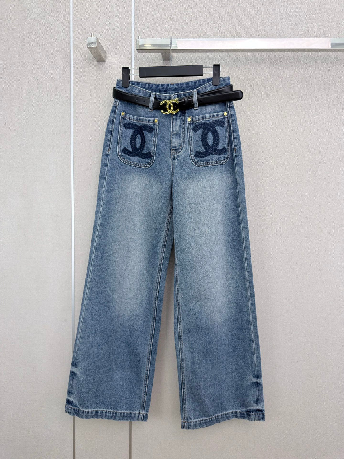 Wide-leg jeans with pockets