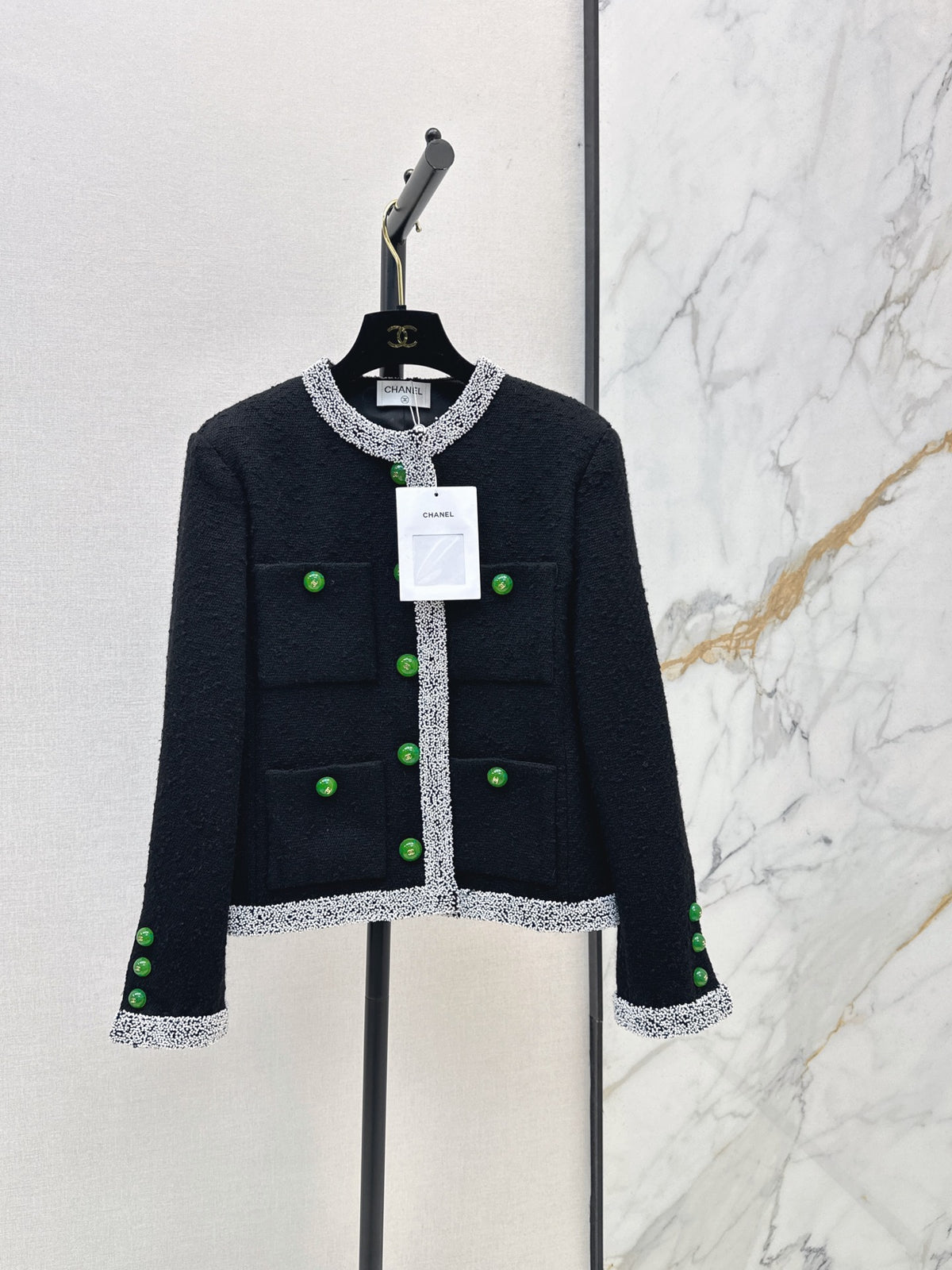 Sophisticated Knitted Jacket with Fold-Over Collar