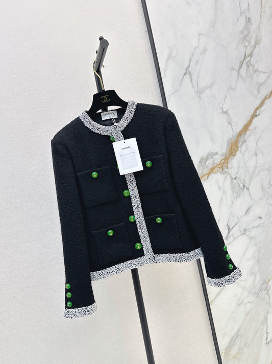 Sophisticated Knitted Jacket with Fold-Over Collar