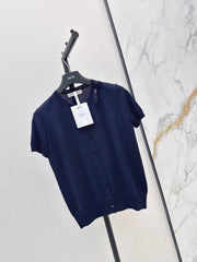 Short-sleeved knit top with a bow-accented round neck
