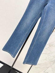 Figure-flattering stretch jeans