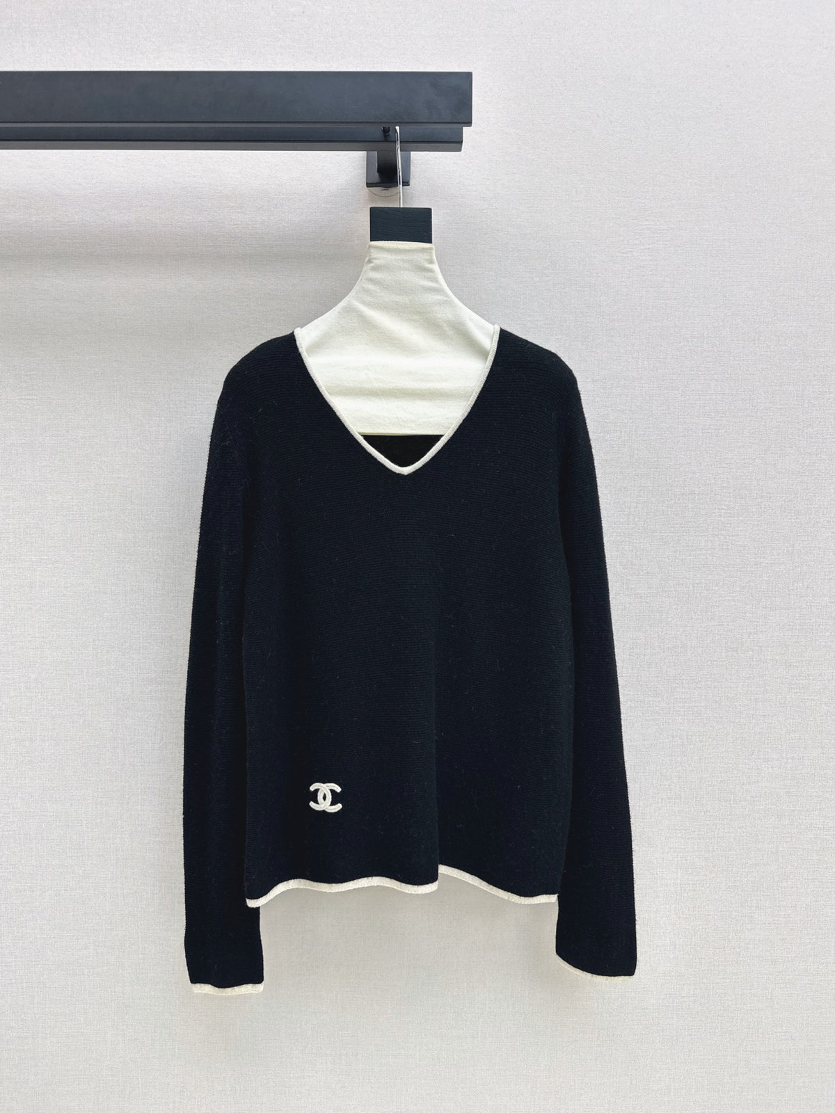 Black-and-white color-block V-neck knit top
