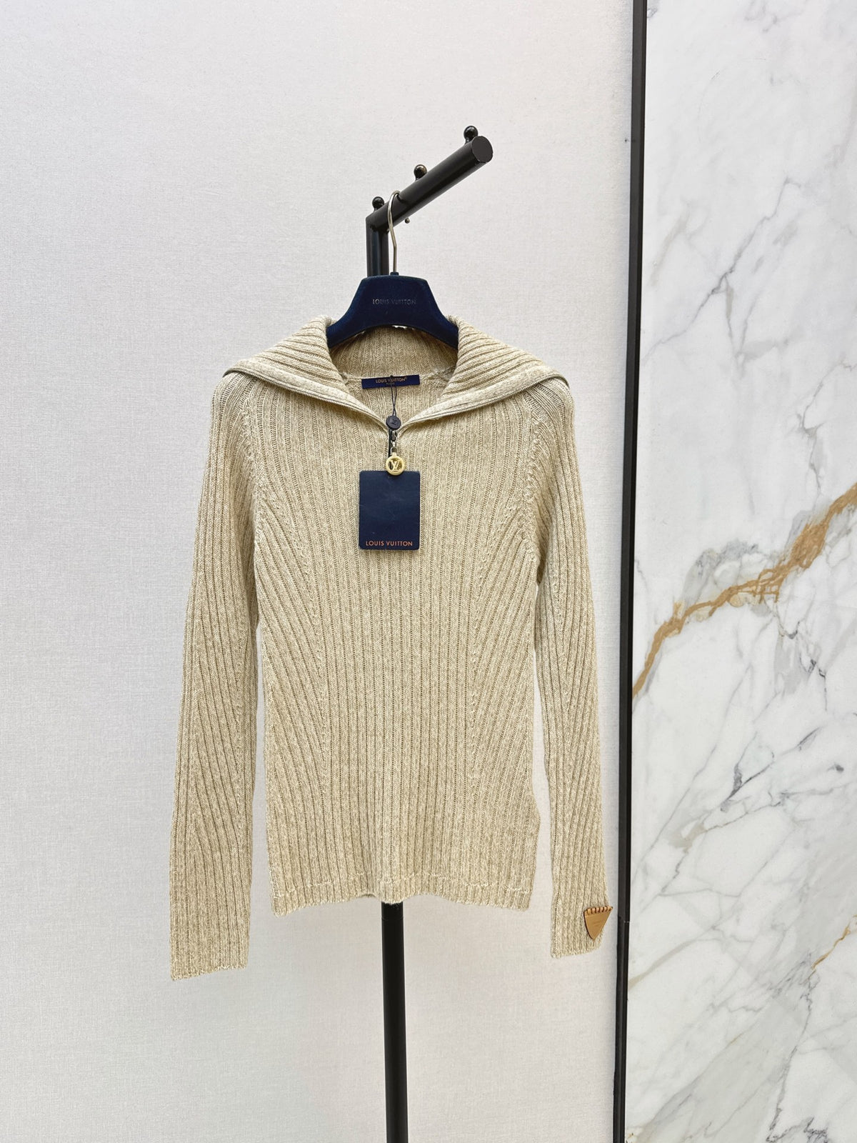 Slim-fit base layer with a wide fold-over collar
