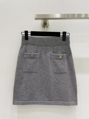 Button-fastening wool skirt