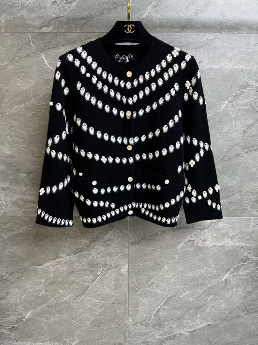 Round neck 9/3 sleeve knitted cardigan