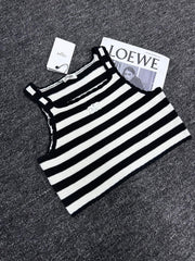 Striped vest with wavy edges