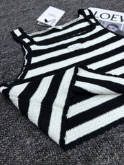 Striped vest with wavy edges
