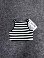 Striped vest with wavy edges