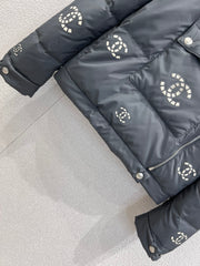 Hollowed-out, seam-sealed short down jacket
