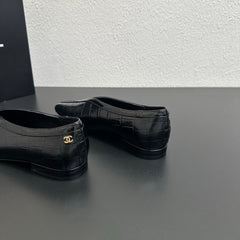 Flat, Square-Toe V-Cut Flats