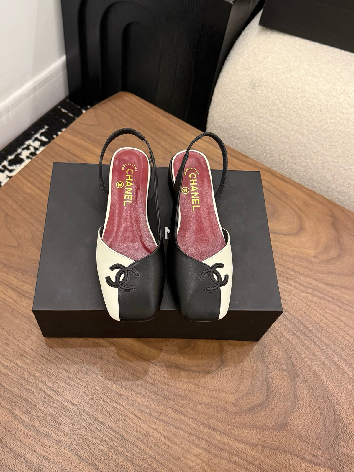 Mismatched colorway flat shoes