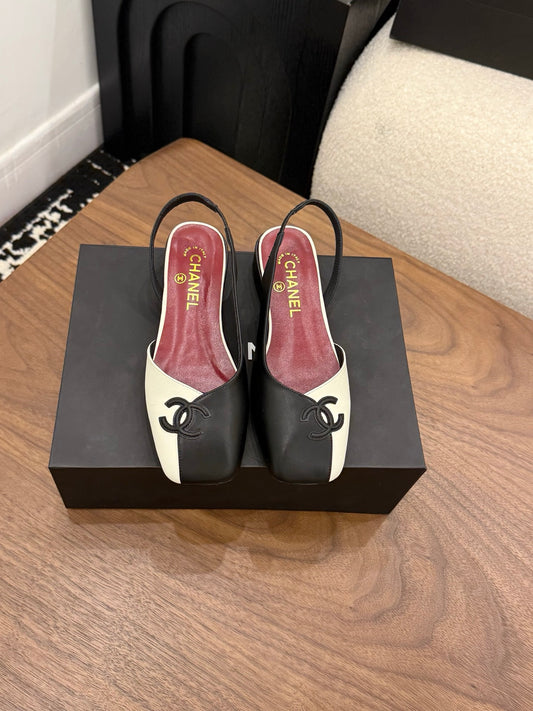 Mismatched colorway flat shoes