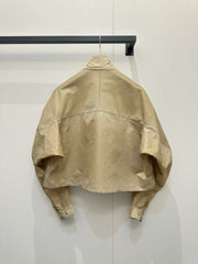 Stand-up collar zip-up jacket.