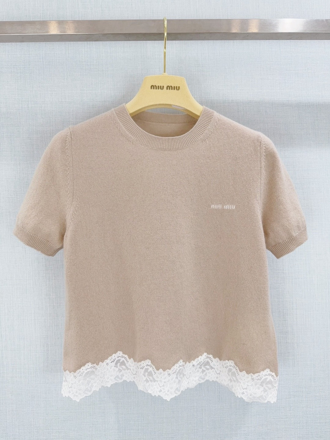 Lace-trimmed knit short-sleeved top