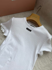 Short sleeves with lace cuffs