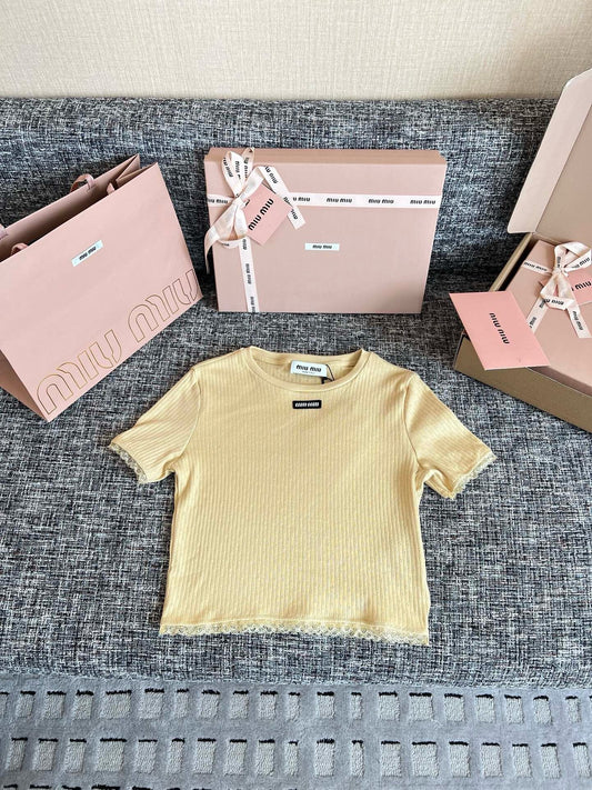 Lace-trimmed knit short-sleeved top