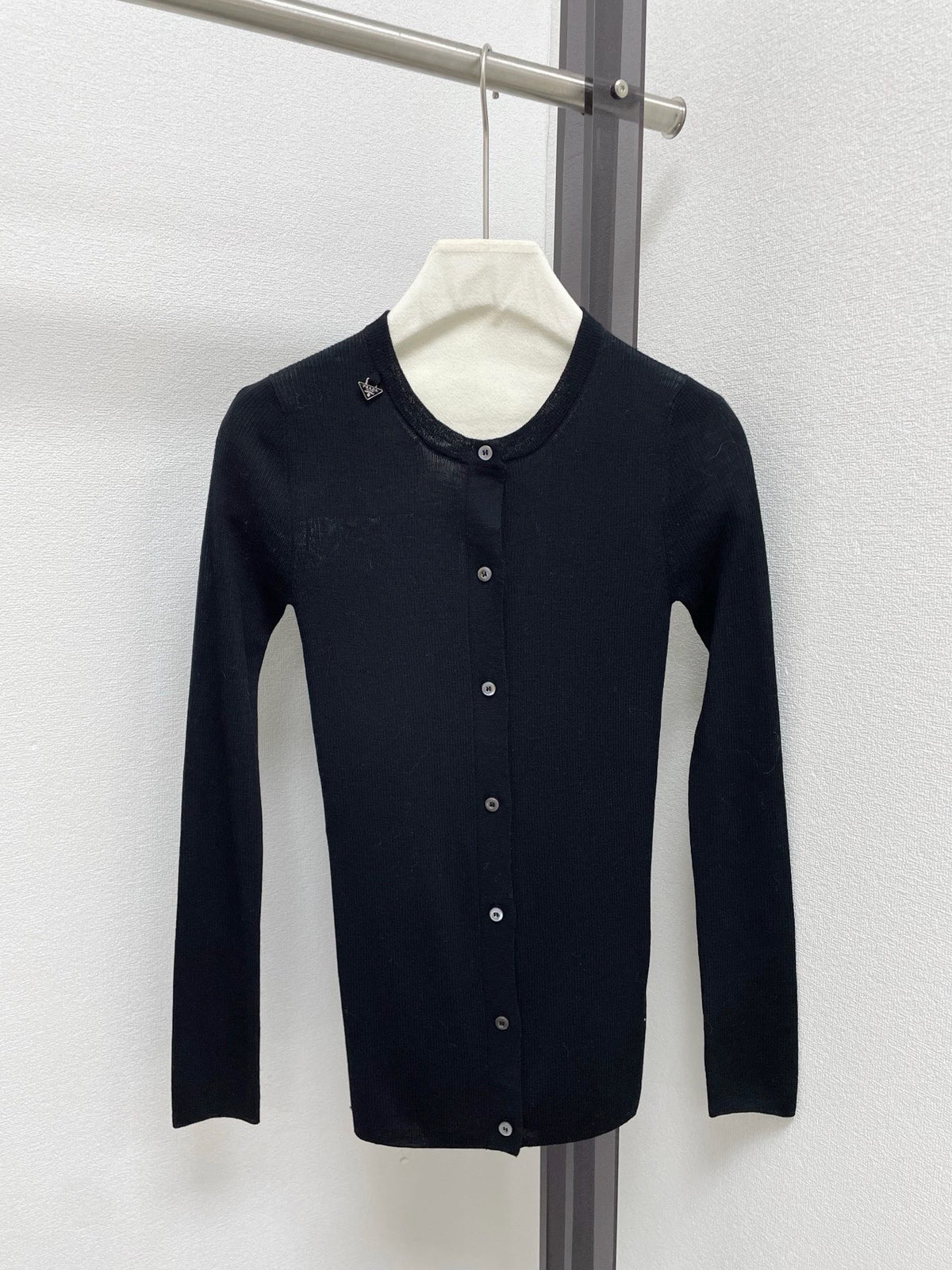 Lightweight, slim-fit, long-sleeve crew neck