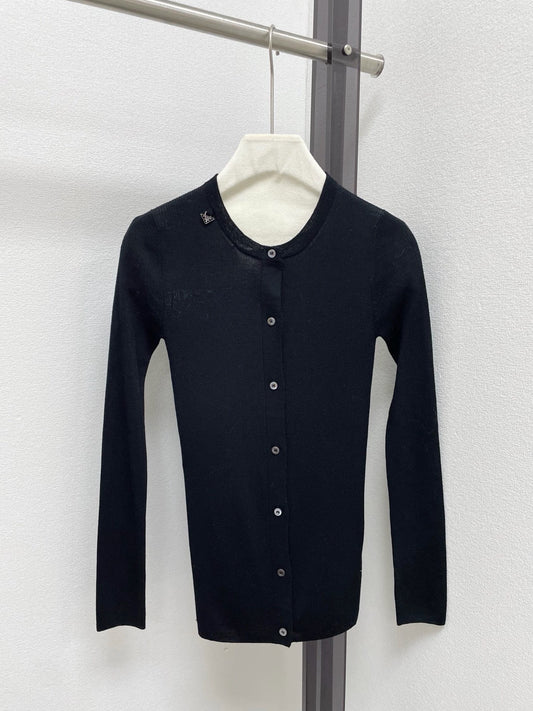 Lightweight, slim-fit, long-sleeve crew neck