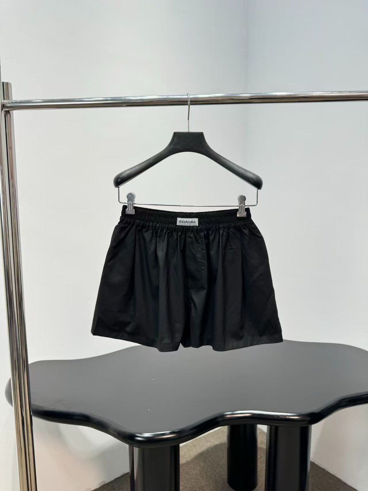 Elastic-waist casual shorts