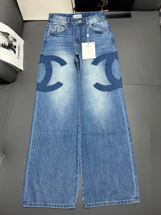 Straight-leg jeans with a "shadow logo" design
