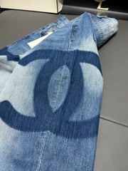 Straight-leg jeans with a "shadow logo" design