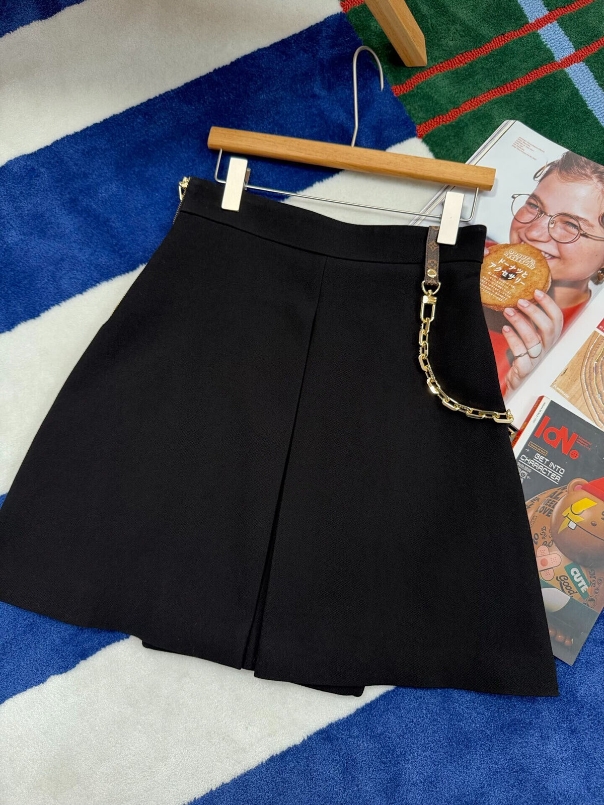 Minimalist chain-detail culottes