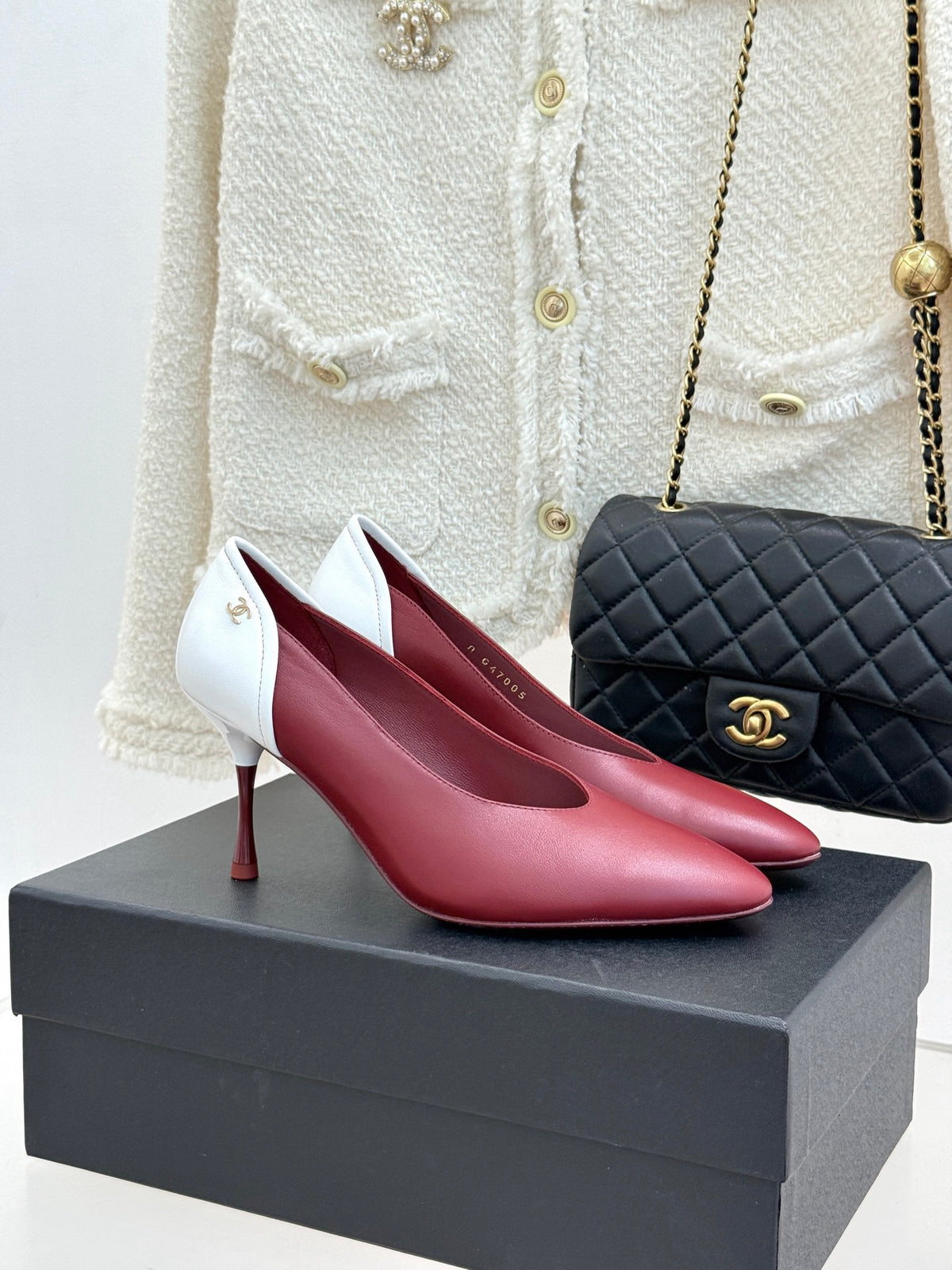 Two-tone pointed-toe high heels