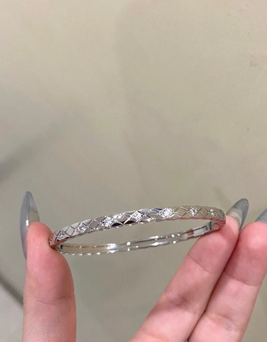 Narrow diamond-patterned bangle