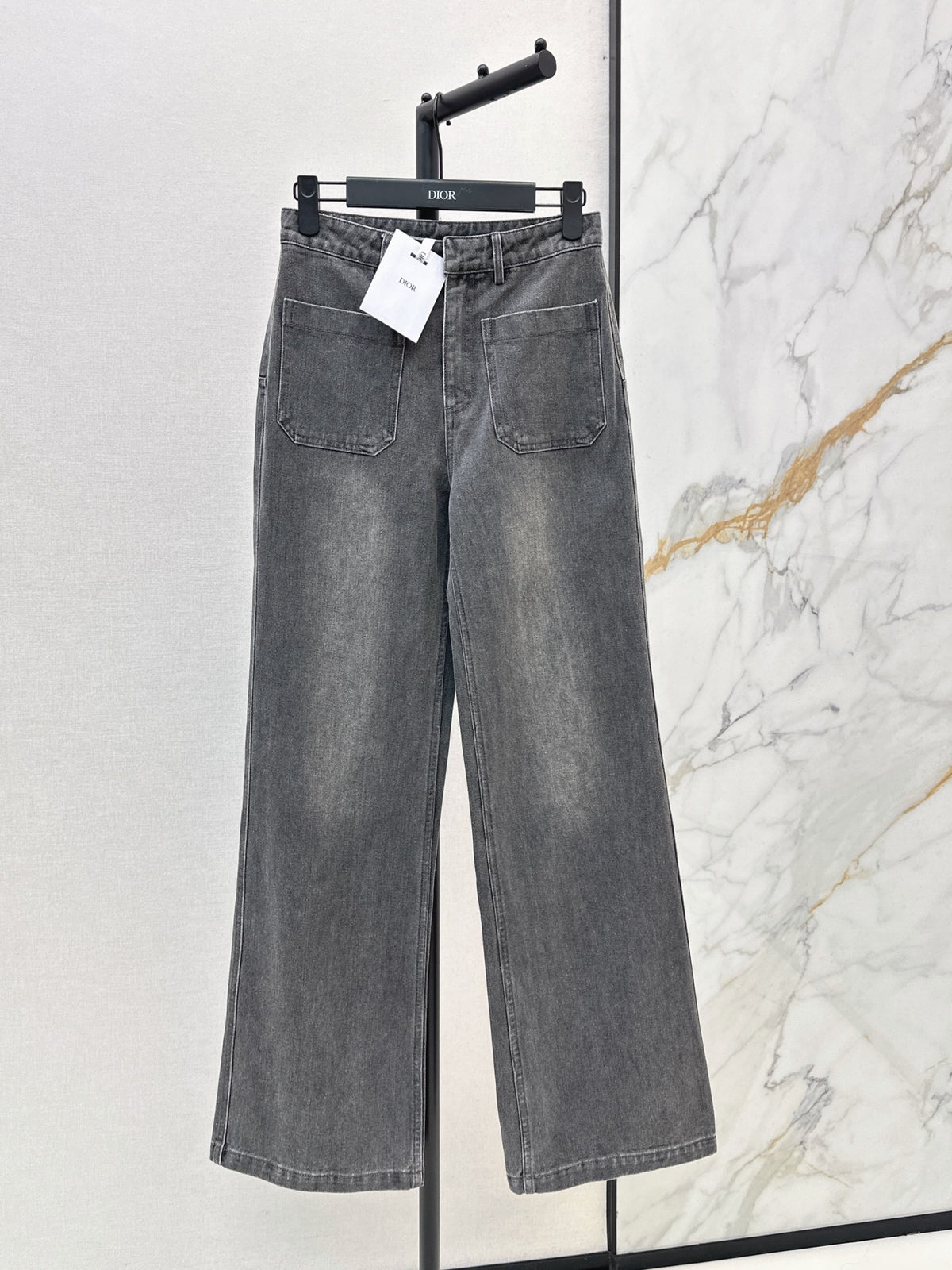 Straight-leg jeans