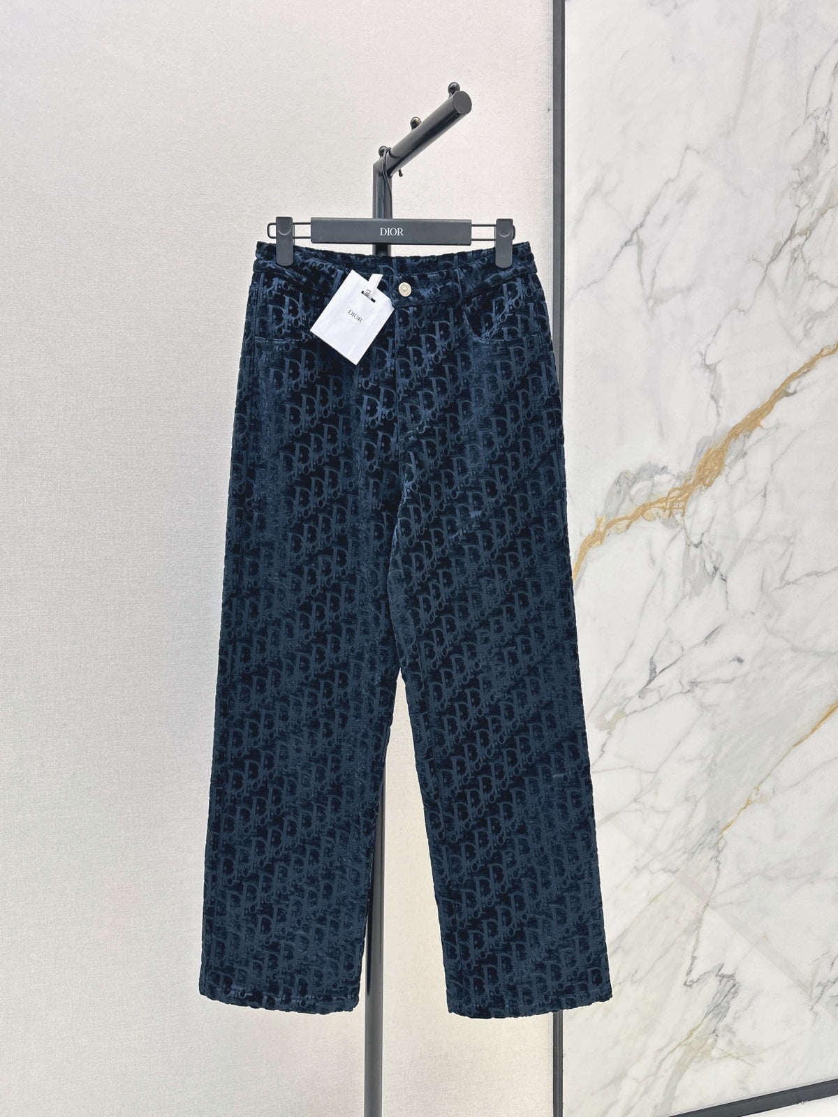 Straight-leg jeans